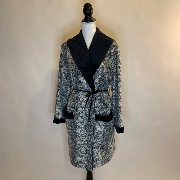 French Kitty Long Sleeved Robe with Waist Tie Size Large - Picture 3 of 16